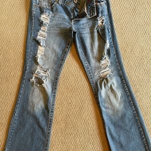 31W/33L Dakota/ Vanity jeans with holes.